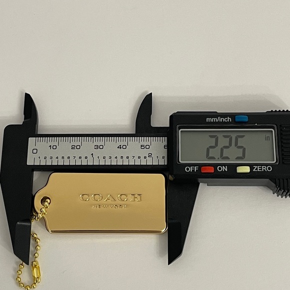 Coach Large Gold Tone Metal Hang Tag Key Fob Bag Charm - Picture 8 of 8